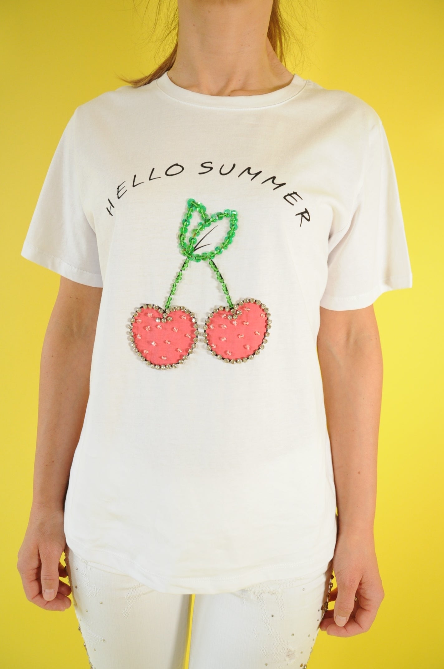 White straight-cut t-shirt with gleaming cherries
