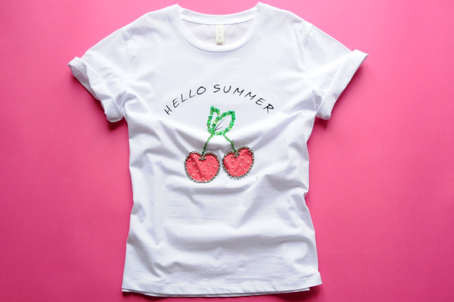 White straight-cut t-shirt with gleaming cherries