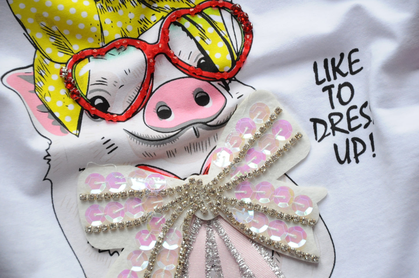White printed pig t-shirt with 3D details